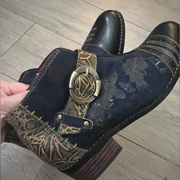 L’Artiste WOMEN’S GEORGIANA HANDPAINTED ANKLE BOOTS - Picture 9 of 12